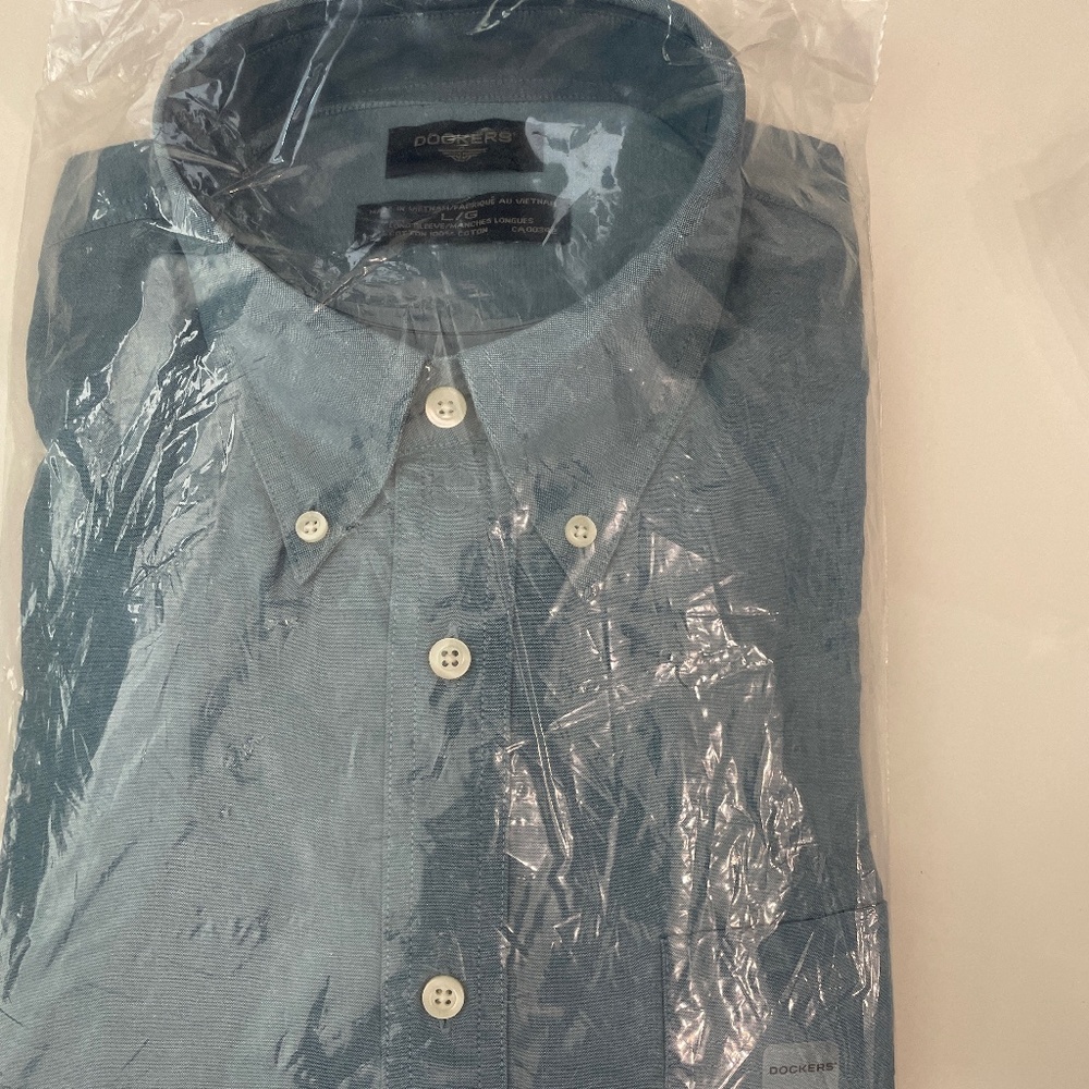 Men’s blue button down NEW!